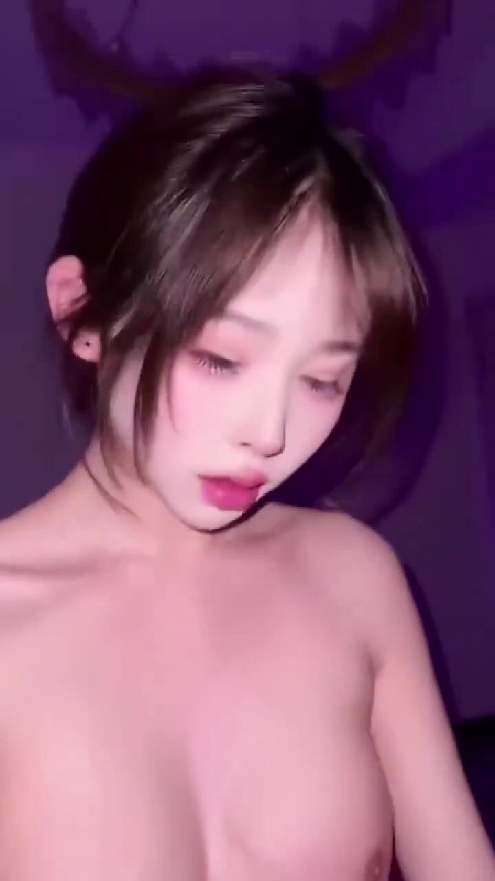 Ladyboy vú to địt vào lỗ đít bạn trai dâm đãng